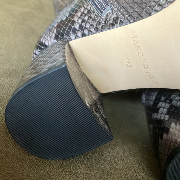 Mark Fisher woman’s snakeskin tall boots size 7 color gray & black lightly used - Picture 3 of 6